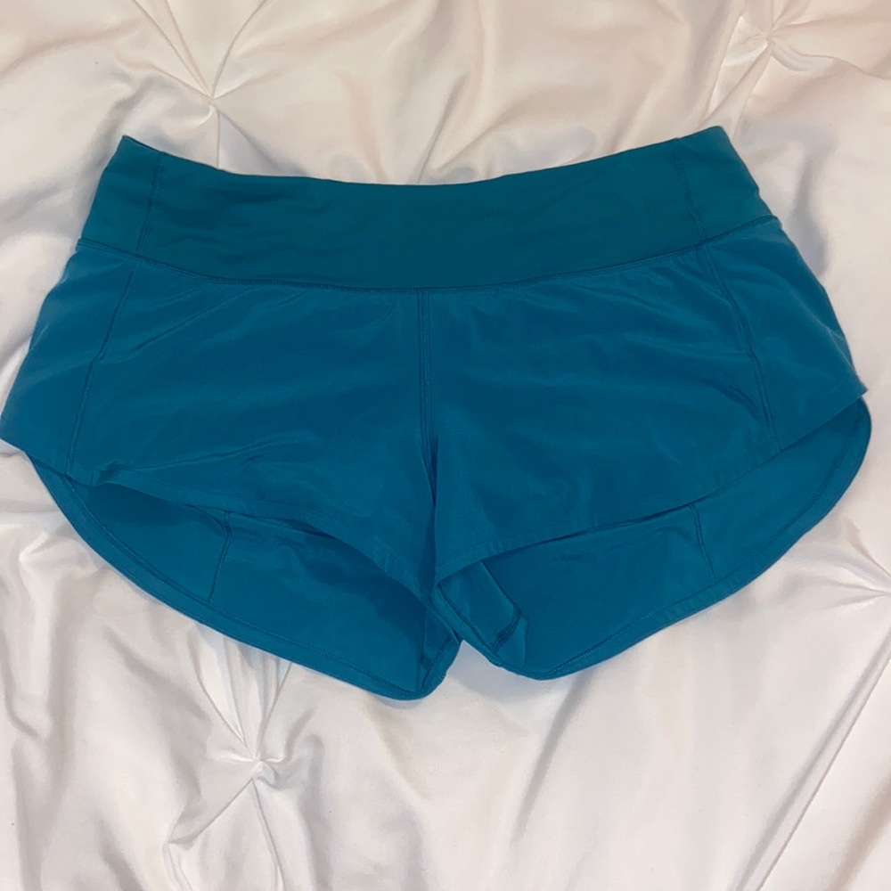 lululemon shorts size 6; 2.5”